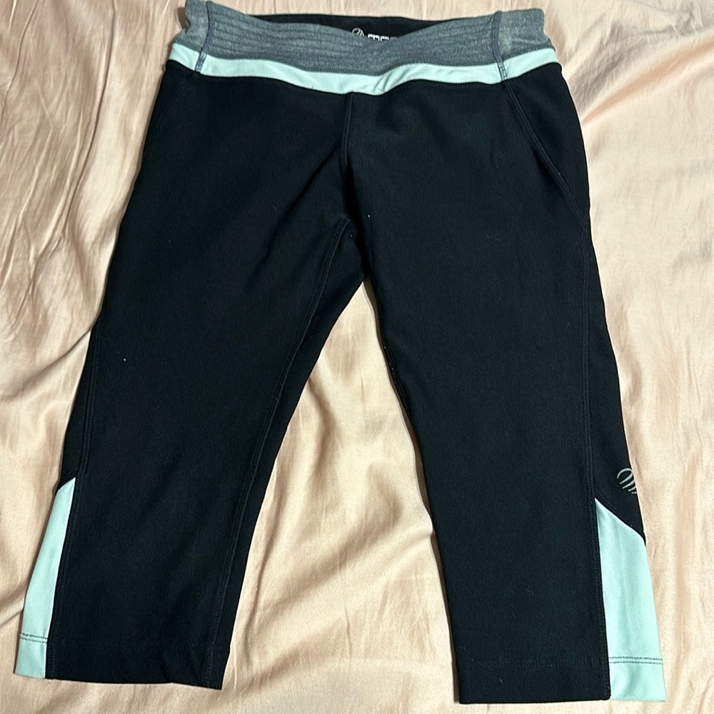 I am selling these capris for 6 dollars size small.